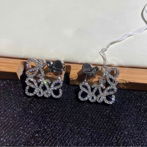 earring - Picture 4 of 5